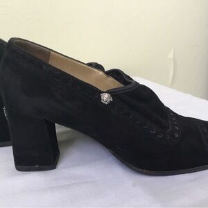 Gianni Versace Black Suede Vintage Shoes With Logo Accents – Italy